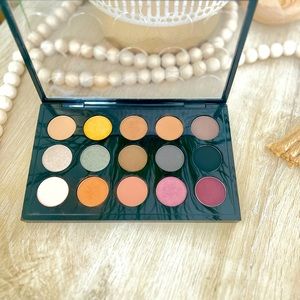 MAC Cosmetics 15 Mellow Moderns Eyeshadow Palette